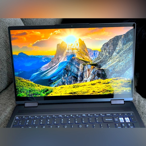 Lenovo Yoga 7 15ITL5 - Picture 1 of 4
